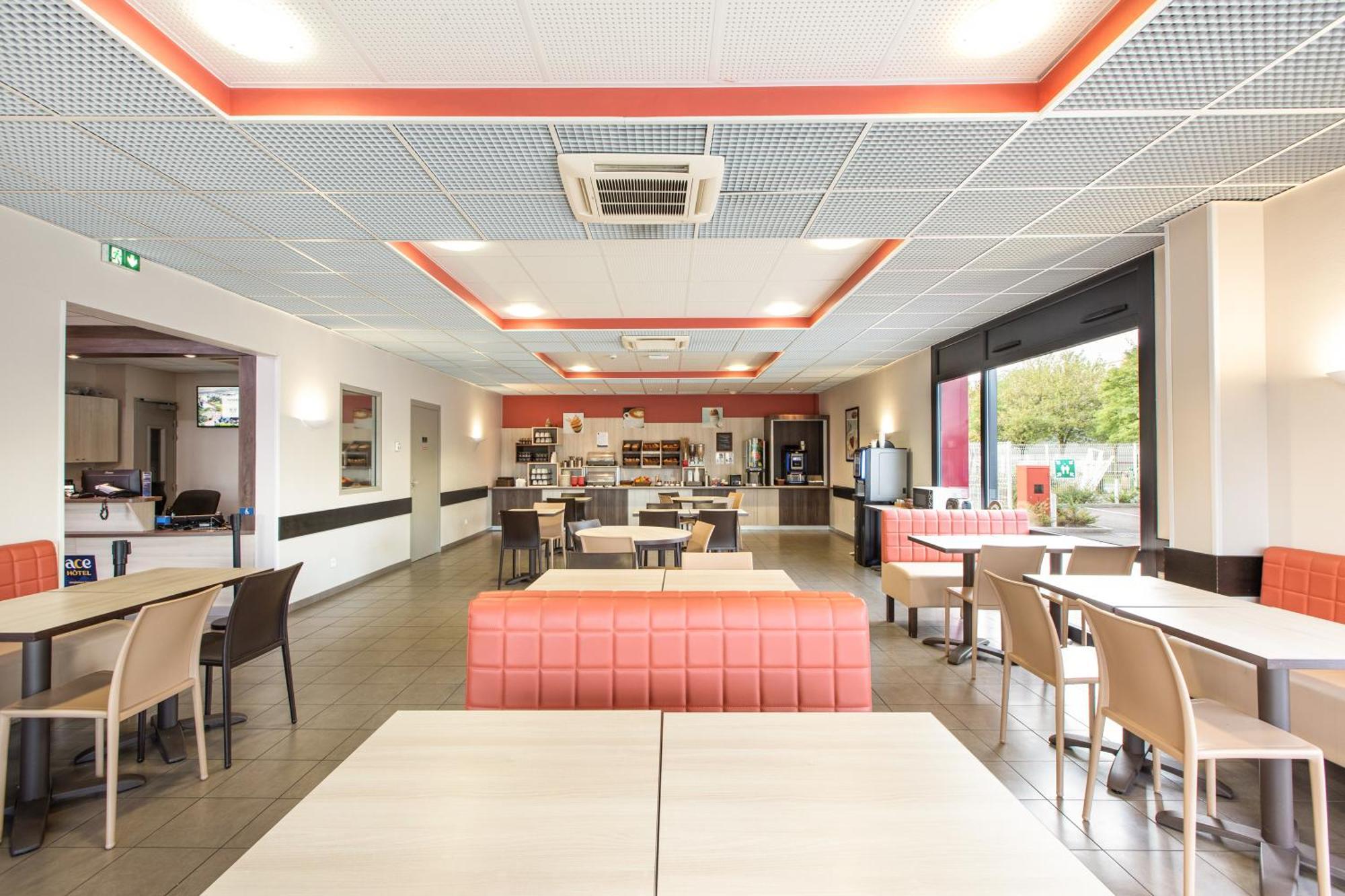 Le Coudray Ace Hotel Chartres מראה חיצוני תמונה