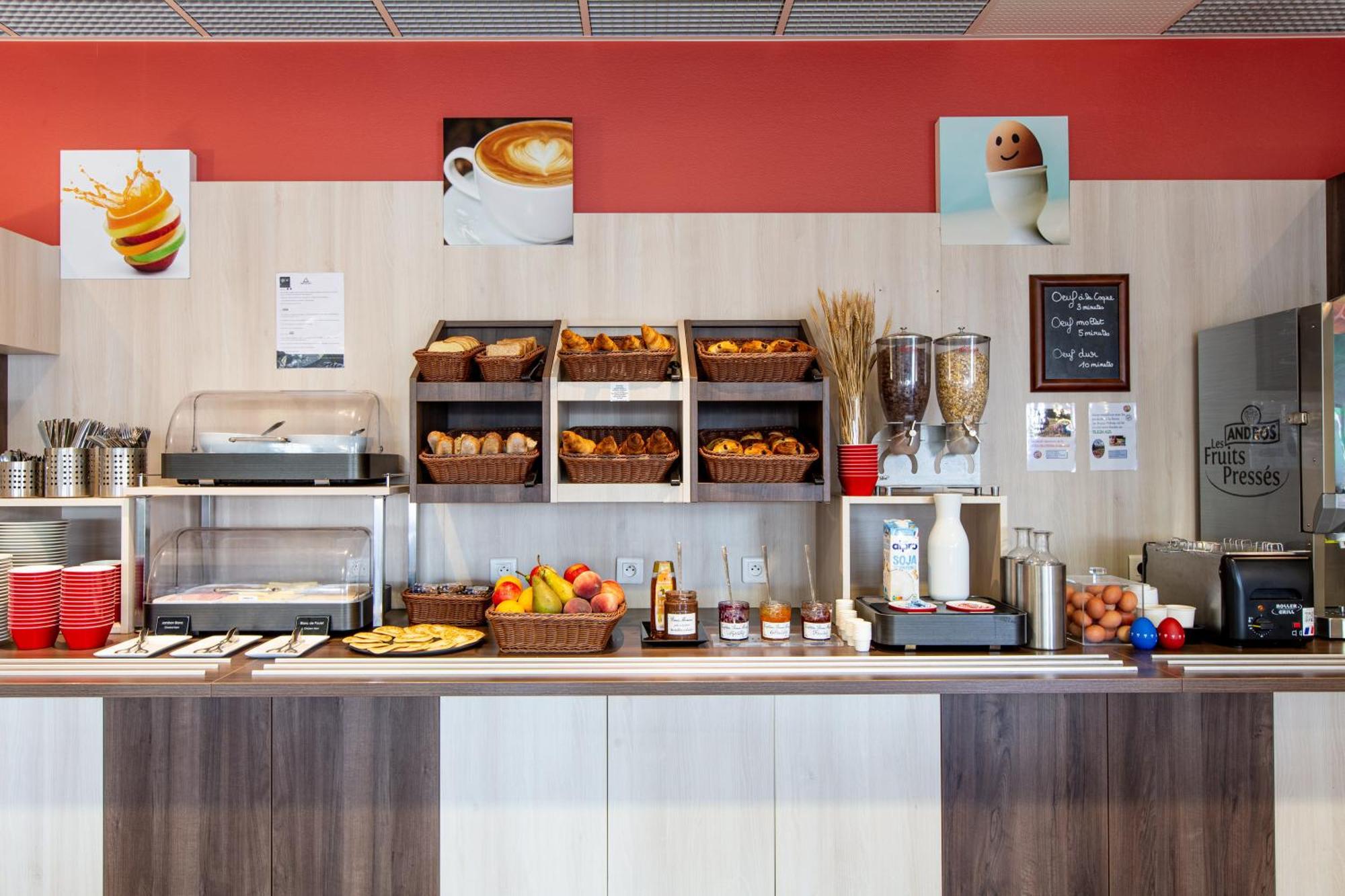 Le Coudray Ace Hotel Chartres מראה חיצוני תמונה