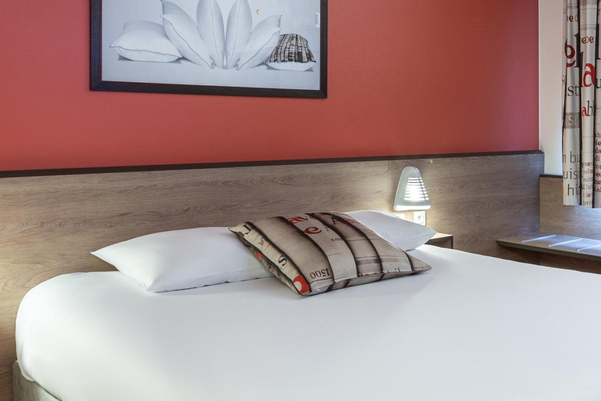 Le Coudray Ace Hotel Chartres מראה חיצוני תמונה